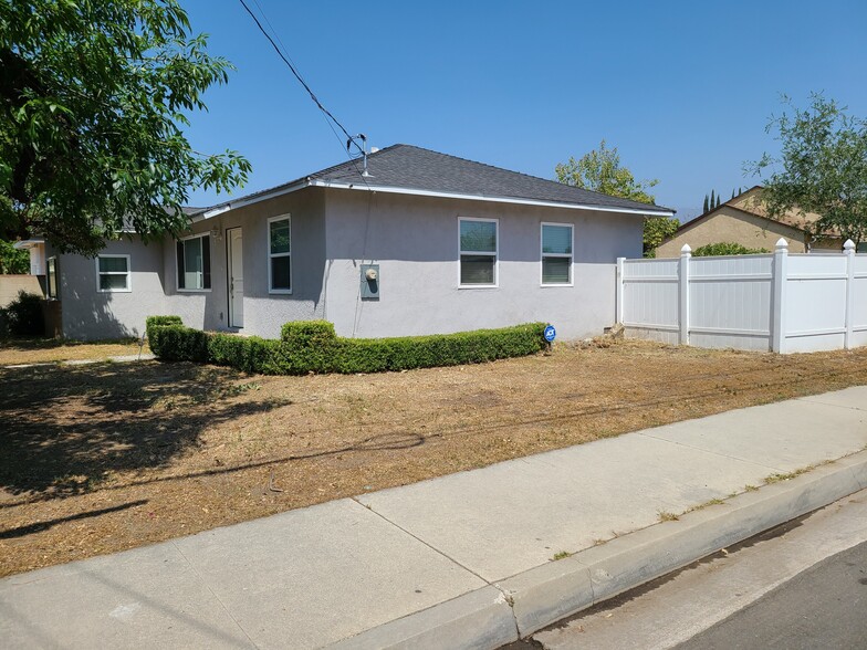 Primary Photo - 519 E El Sur St