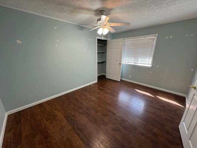 Building Photo - Arch Street Gem!