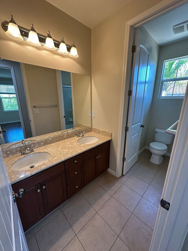Building Photo - 4 Bed 3 Bath +Office/Den In San Ramon