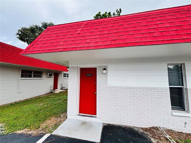 Primary Photo - 1310 Lexington Ct