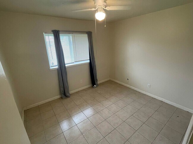 Building Photo - Beautiful 3 Bedroom 2 Bathroom in Plano!