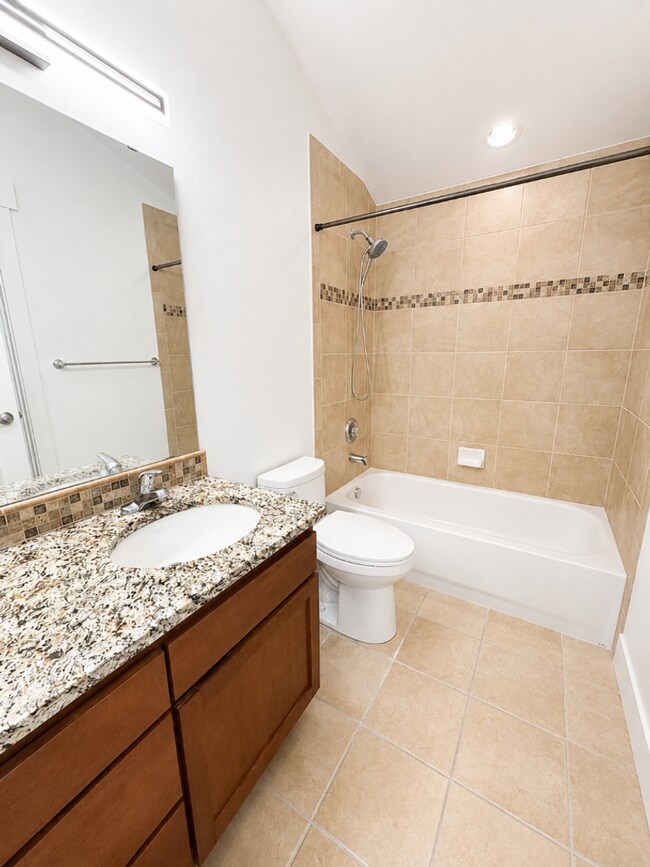 Building Photo - 9215 Roosevelt Way NE