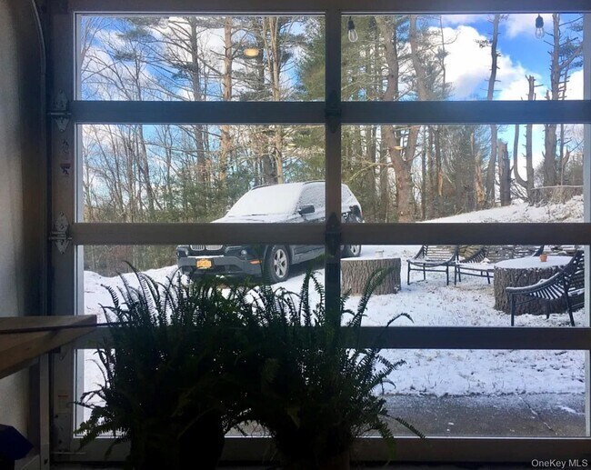 Building Photo - 136 School St