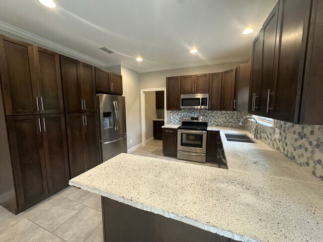 Building Photo - 514 Sapphire Dr