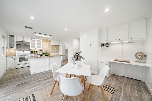 Building Photo - 6434 Burgoyne Rd