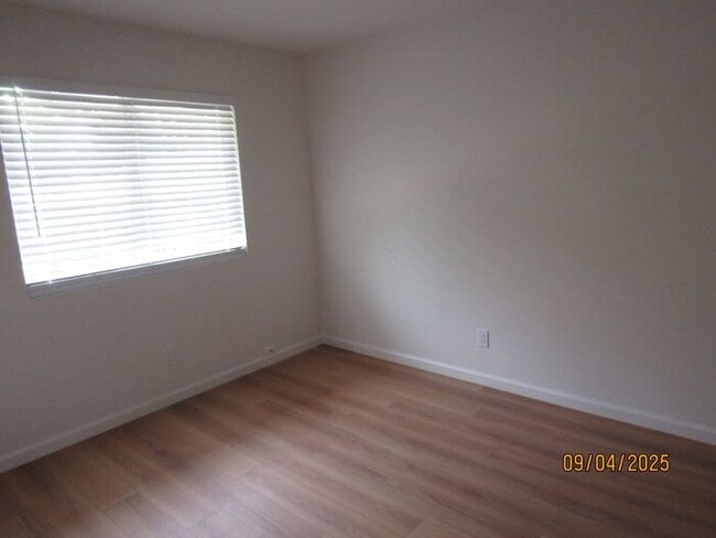 Building Photo - Newly remodeled single story home walking ...