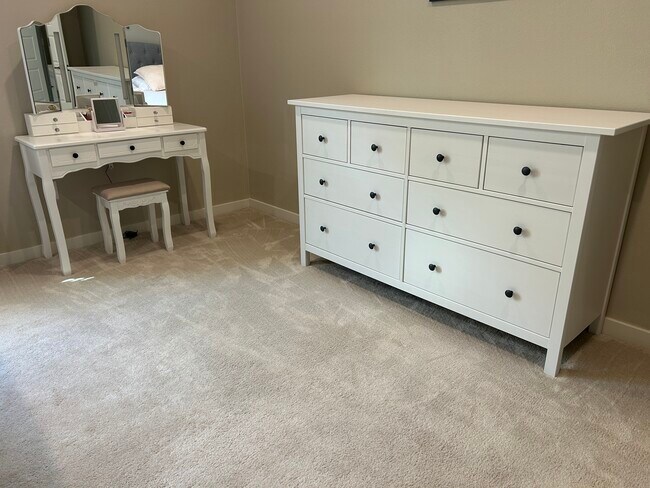 Building Photo - 212 Paramount