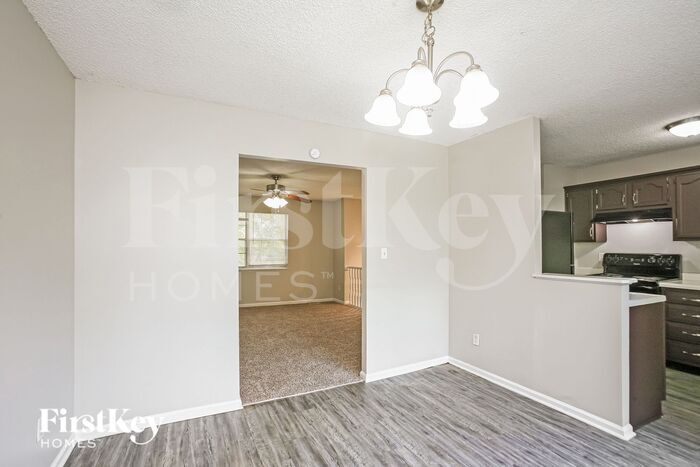 Building Photo - 3920 Pinetop Dr