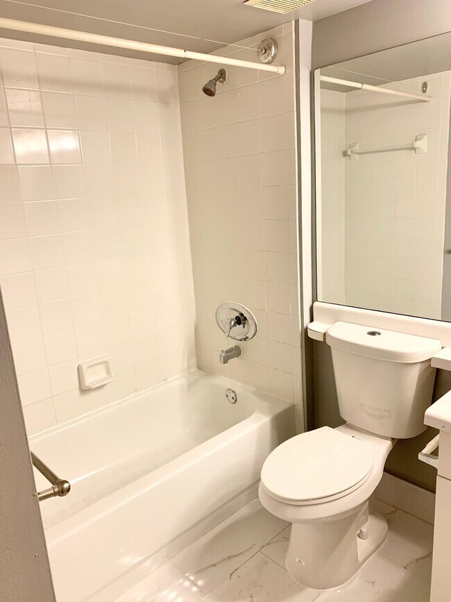 Building Photo - 2600 S University Dr