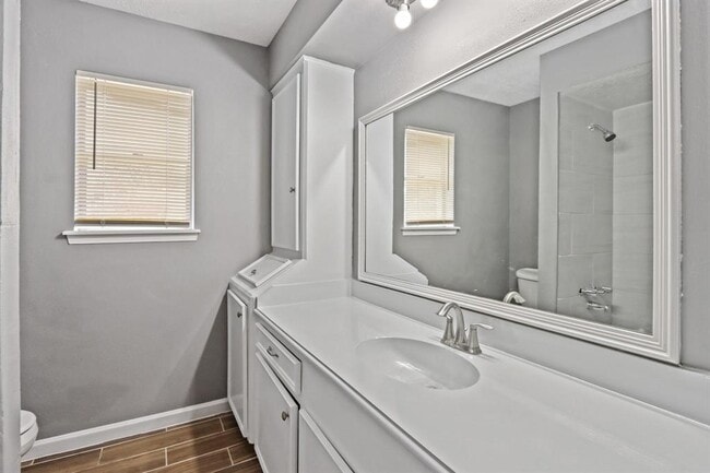 Building Photo - 626 Rosewood Dr