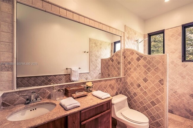 Building Photo - 90 Reserva De Golf