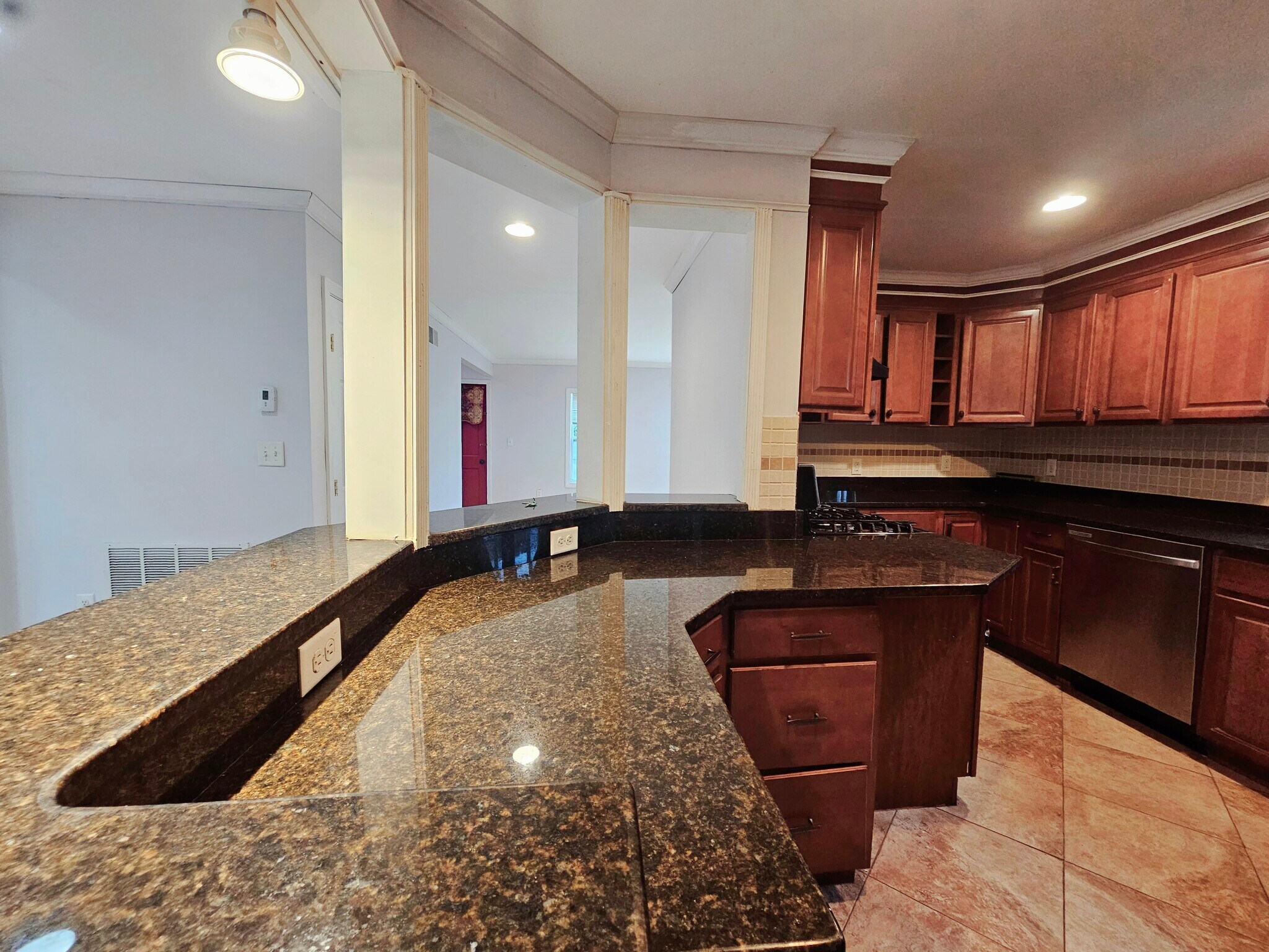 Building Photo - 158 Baker St