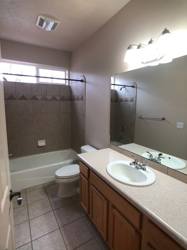 Building Photo - City of Grand Junction 2 Bedroom townhouse