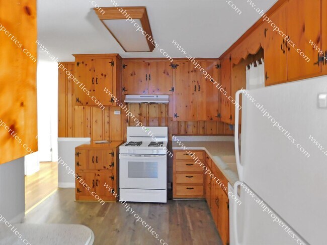 Building Photo - 3520 Royal Crest Dr