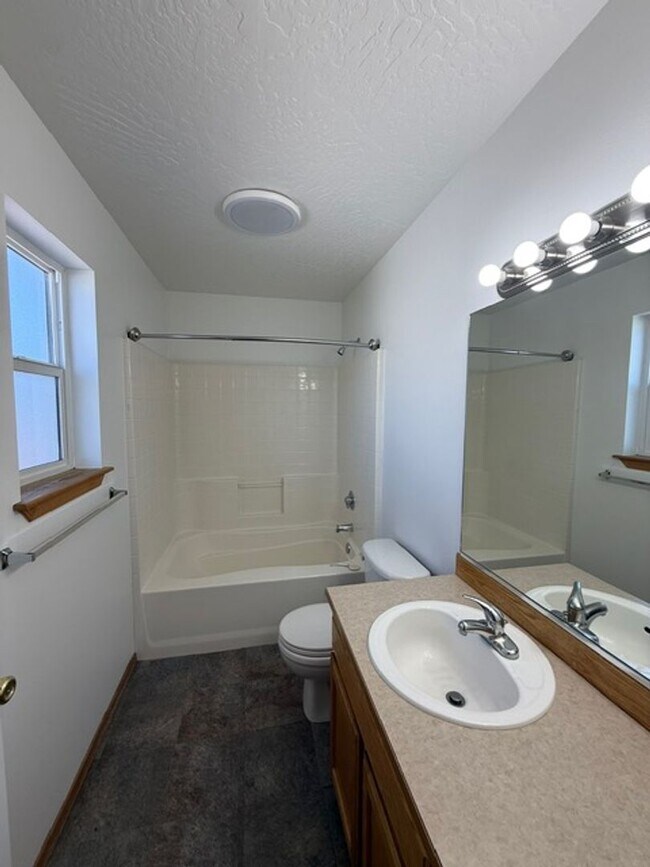 Building Photo - Spacious 4 Bed, 3 Bath Home in Cheney, WA