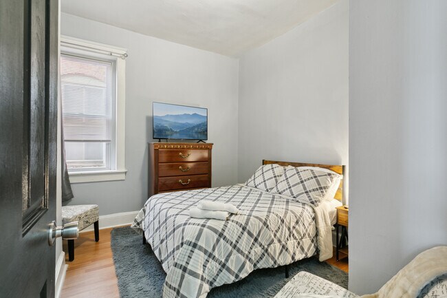 Building Photo - 349 51st St