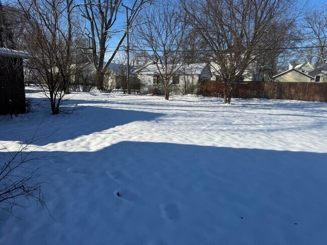 Building Photo - 24 Bremer-