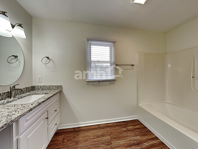 Building Photo - 204 Hardwood Road