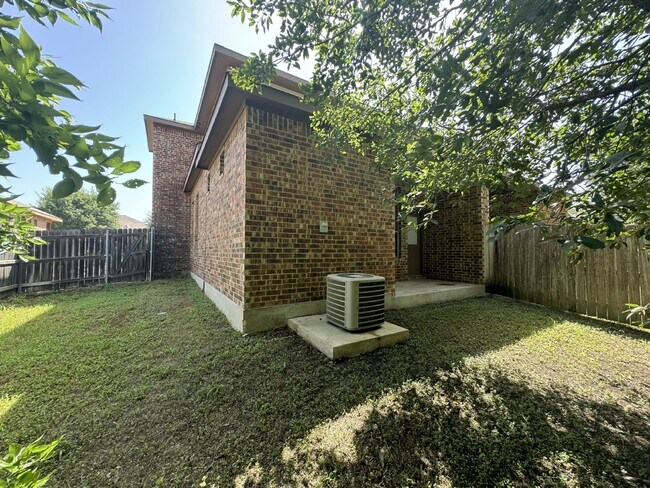 Building Photo - Move-In Special! Get $200 off your first f...