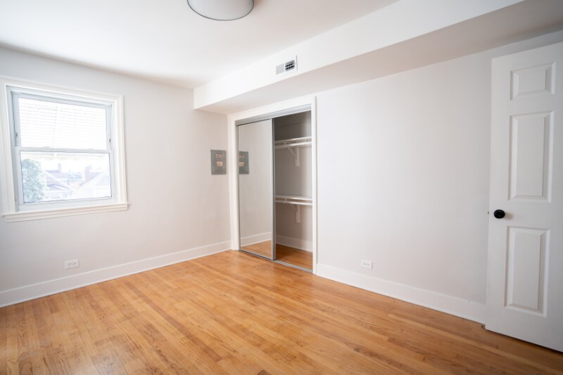 Building Photo - 5735 W Addison St