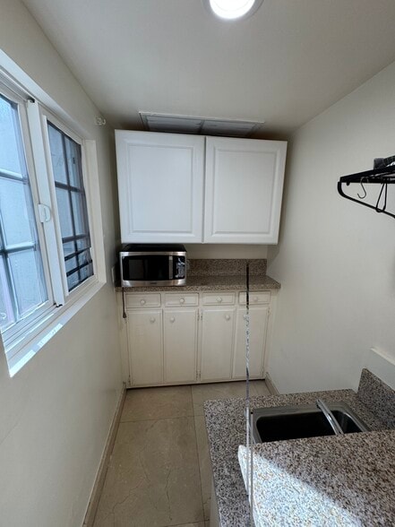 Building Photo - 22924 De Kalb Dr