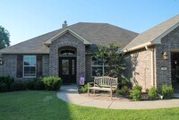 Building Photo - SAVANNAH PLACE!