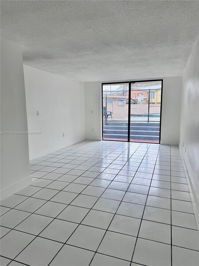 Building Photo - 9678 Fontainebleau Blvd