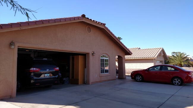 Building Photo - 10824 S Ave Primavera