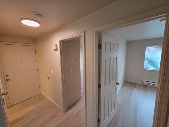 Building Photo - Newly Remodeled Two Bed One Bath Unit in the Heart of Sultan