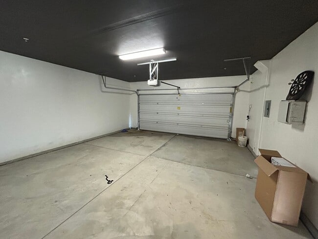 Building Photo - 10406 Alondra Dr