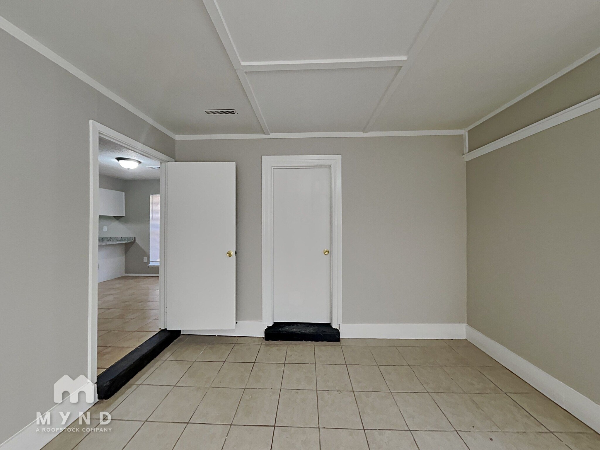 Building Photo - 6340 Yorkshire Cove