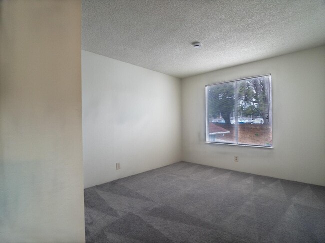 Building Photo - 55 Wembley Dr