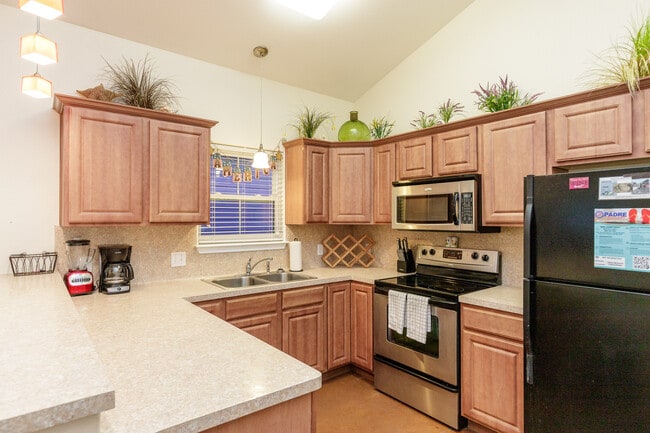 Building Photo - 14521 E Cabana St