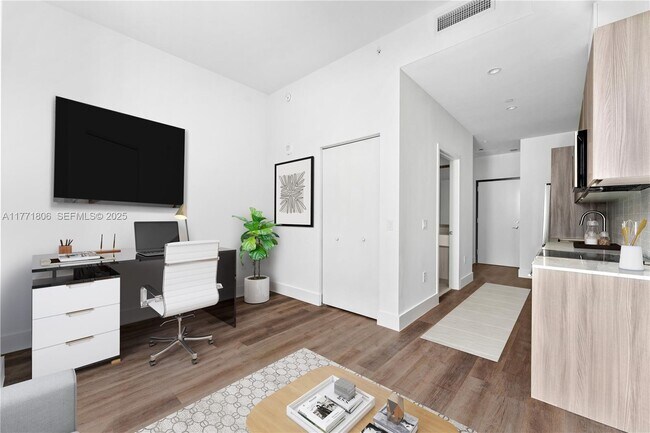 Building Photo - 2800 SW 27th Terrace