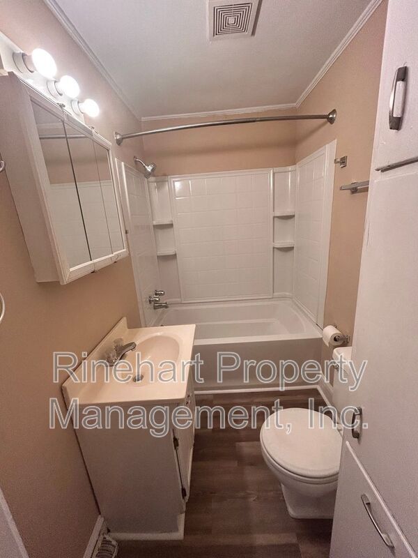 Building Photo - 1329 Eisenhower Rd