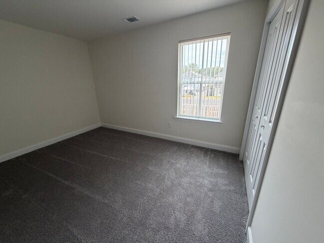 Building Photo - FOR RENT