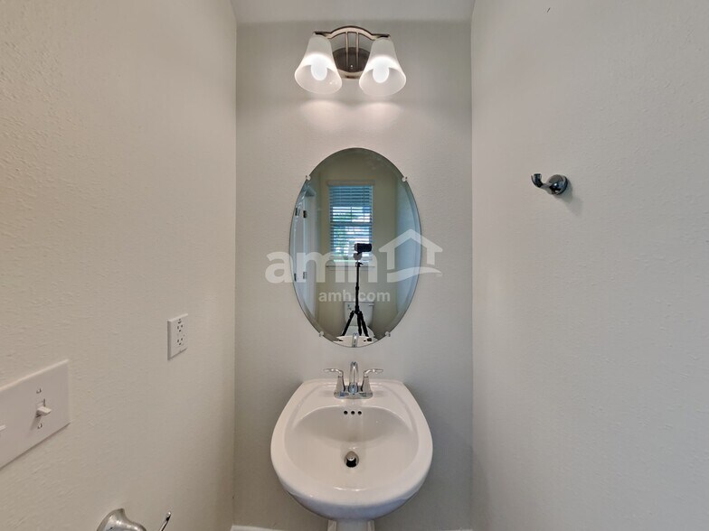 Building Photo - 22500 Bellini Cir