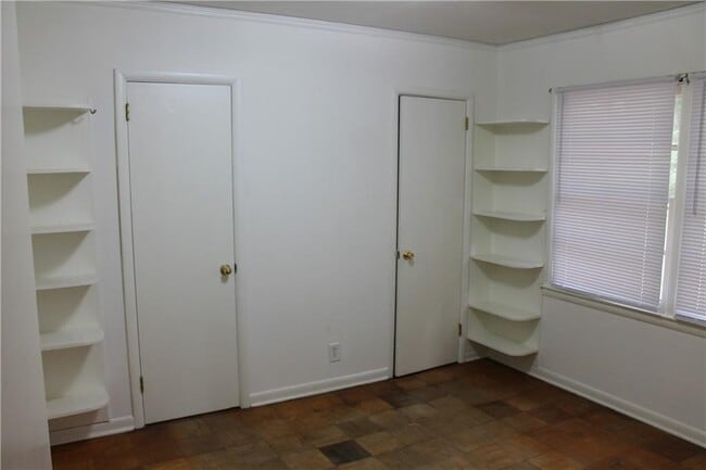 Building Photo - 5608 Morlee Dr S