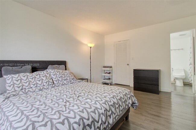 Building Photo - 4610 NW 79th Ave
