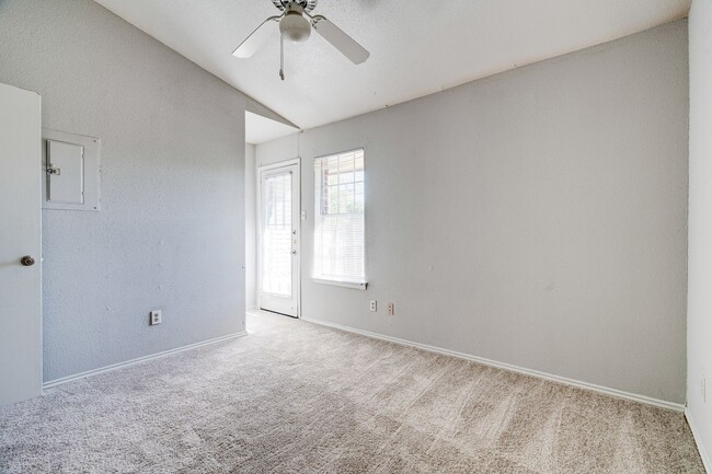 Building Photo - 1830 River Crossing Cir