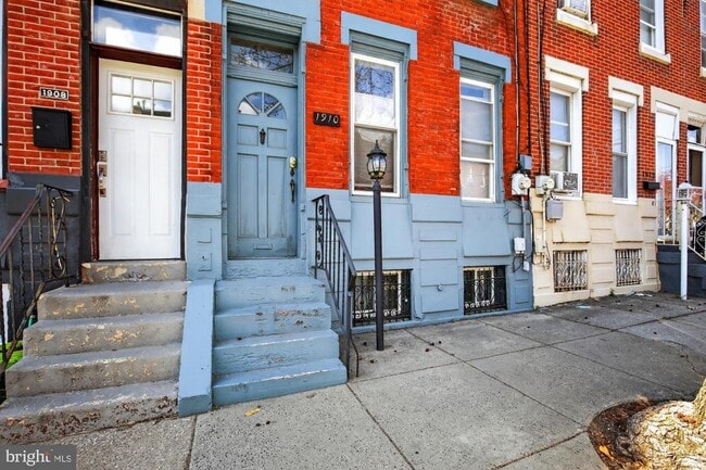 Building Photo - 1910 N Howard St