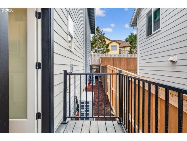 Building Photo - 4055 SW McKinley St
