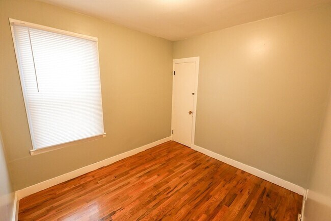 Building Photo - 4 Standard St