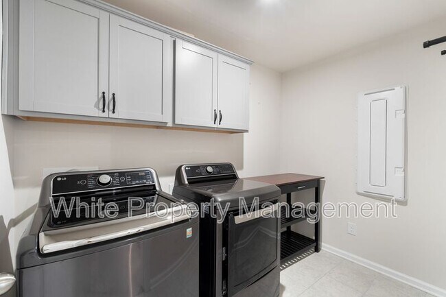 Building Photo - 4743 Darcey Wy