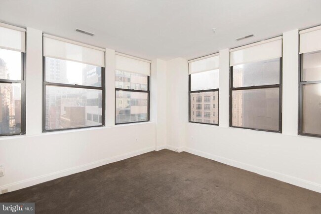 Building Photo - 220 S 16th St