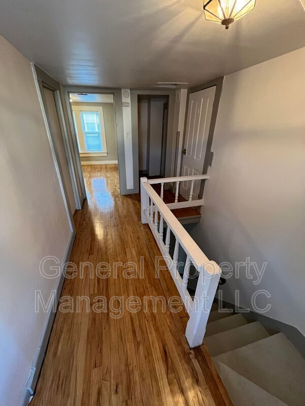 Building Photo - 4 bed 1.5 Bath near UWEC! Available June 1st
