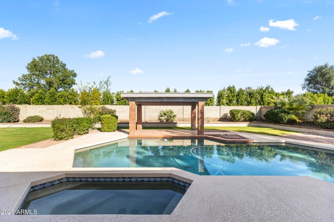 Building Photo - 1306 E La Vieve Ln