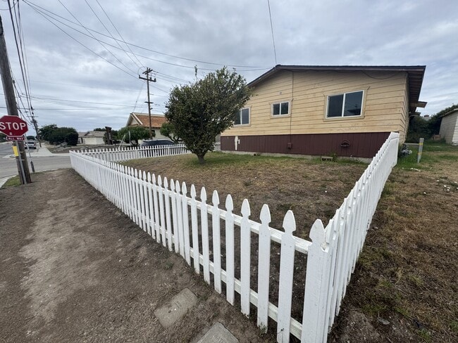Building Photo - 11300 Pajaro St
