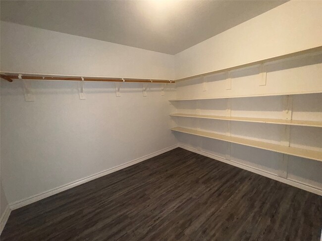 Building Photo - 5925 McKaskle Dr
