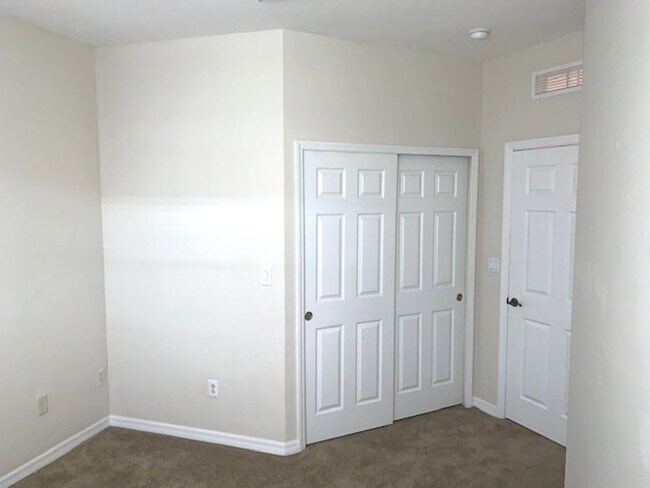 Building Photo - Condo for rent